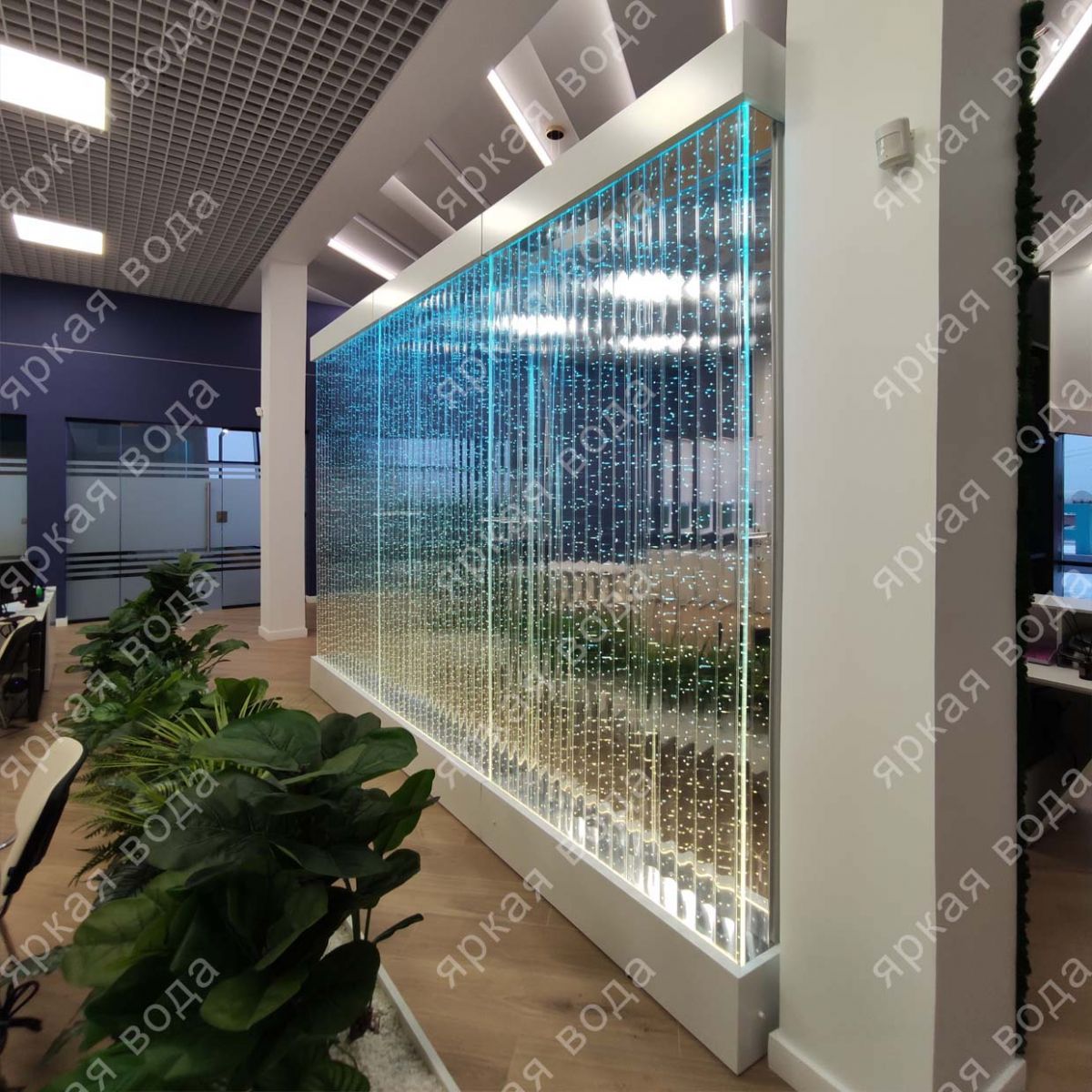 пузырьковые панели в офисе строительной компании